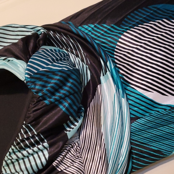 Le Chateau Strapless Dress - Picture 2 of 4